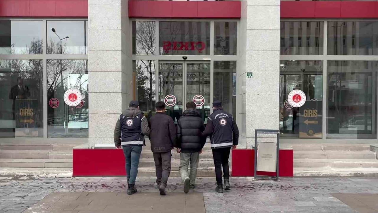 Erzurum'da Göçmen Operasyonu: 48 Düzensiz Göçmen ve 4 Organizatör Yakalandı