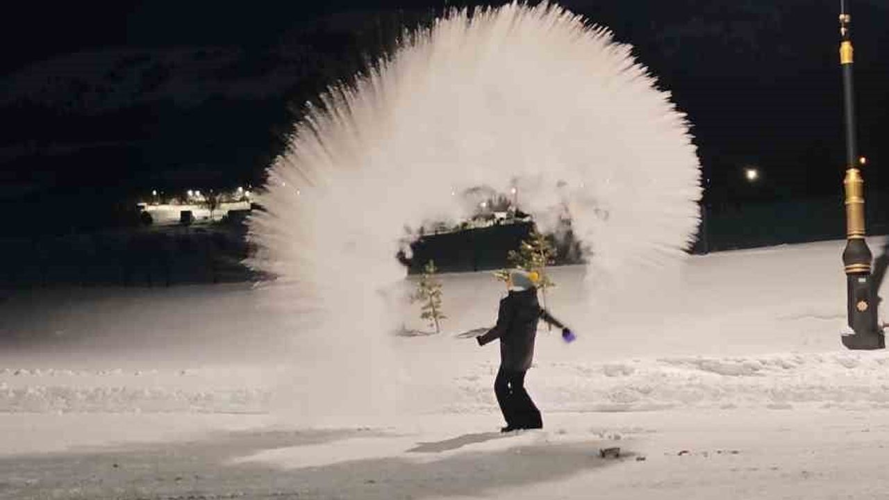 Erzurum'da Kaynar Su ile Donan Görüntüler Viral Oluyor
