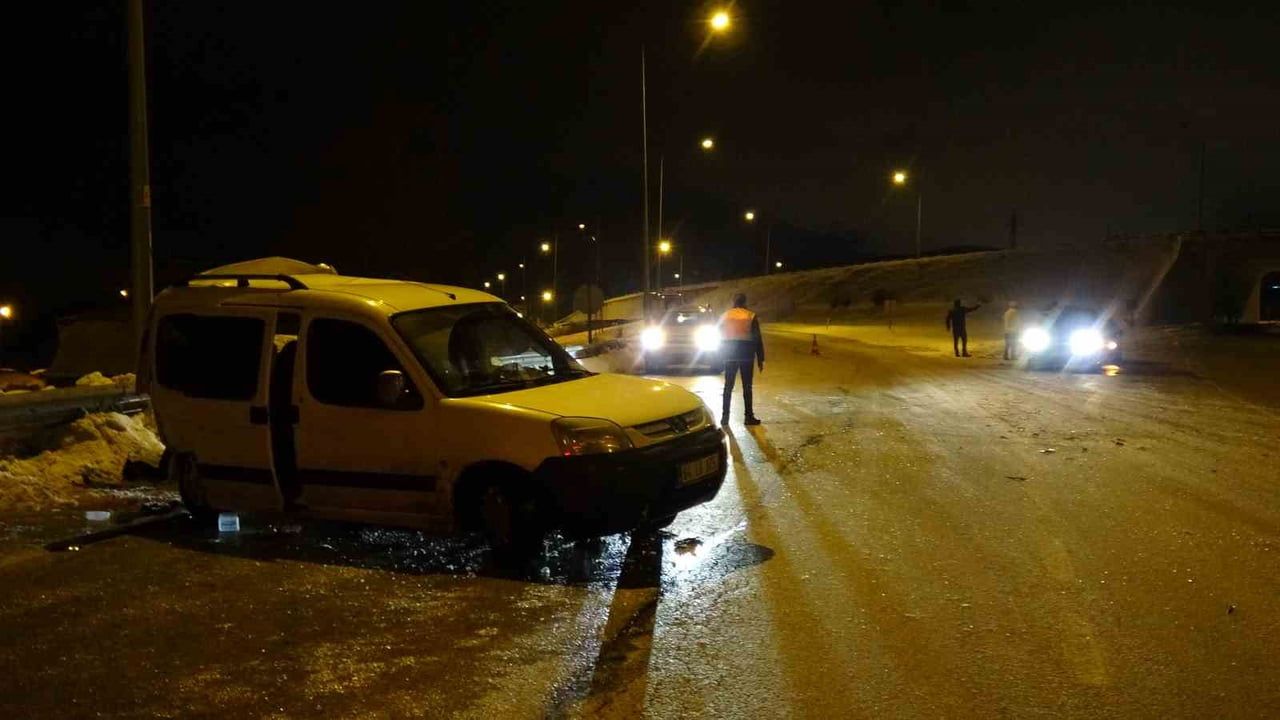 Erzurum'da Trafik Kazası: 2 Yaralı