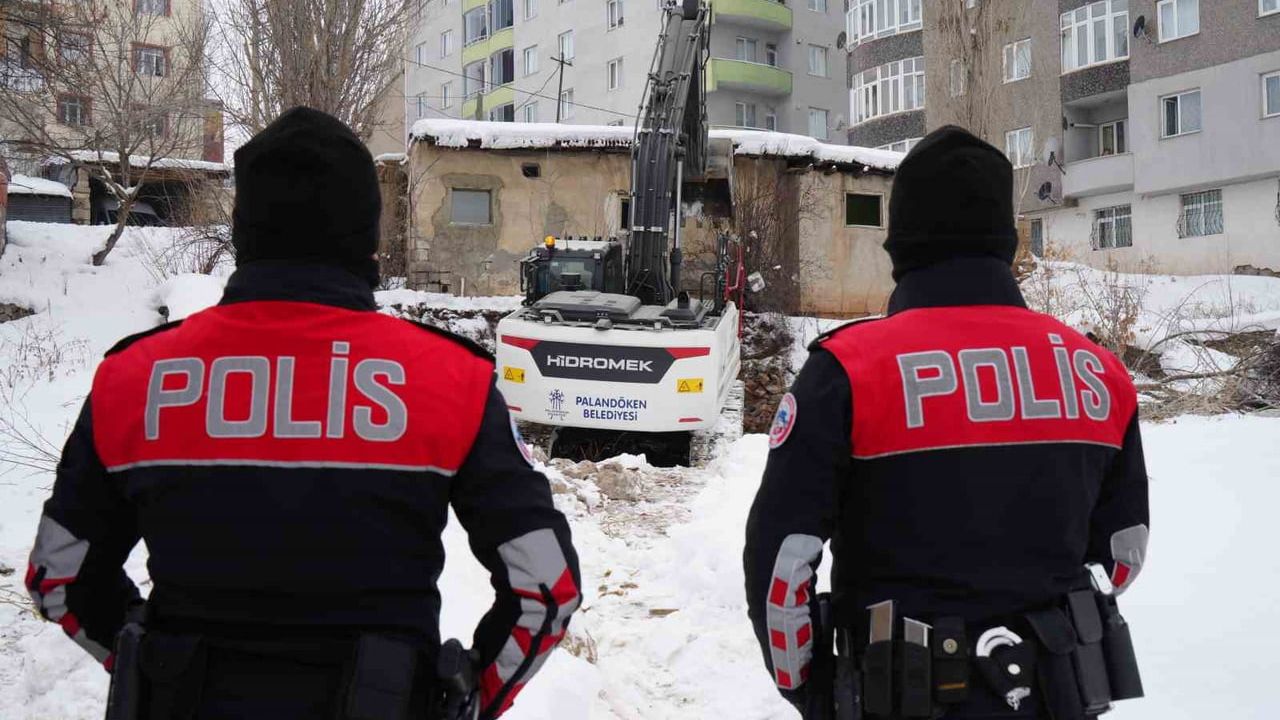 Erzurum'daki Metruk Binalara Yıkım Uygulaması