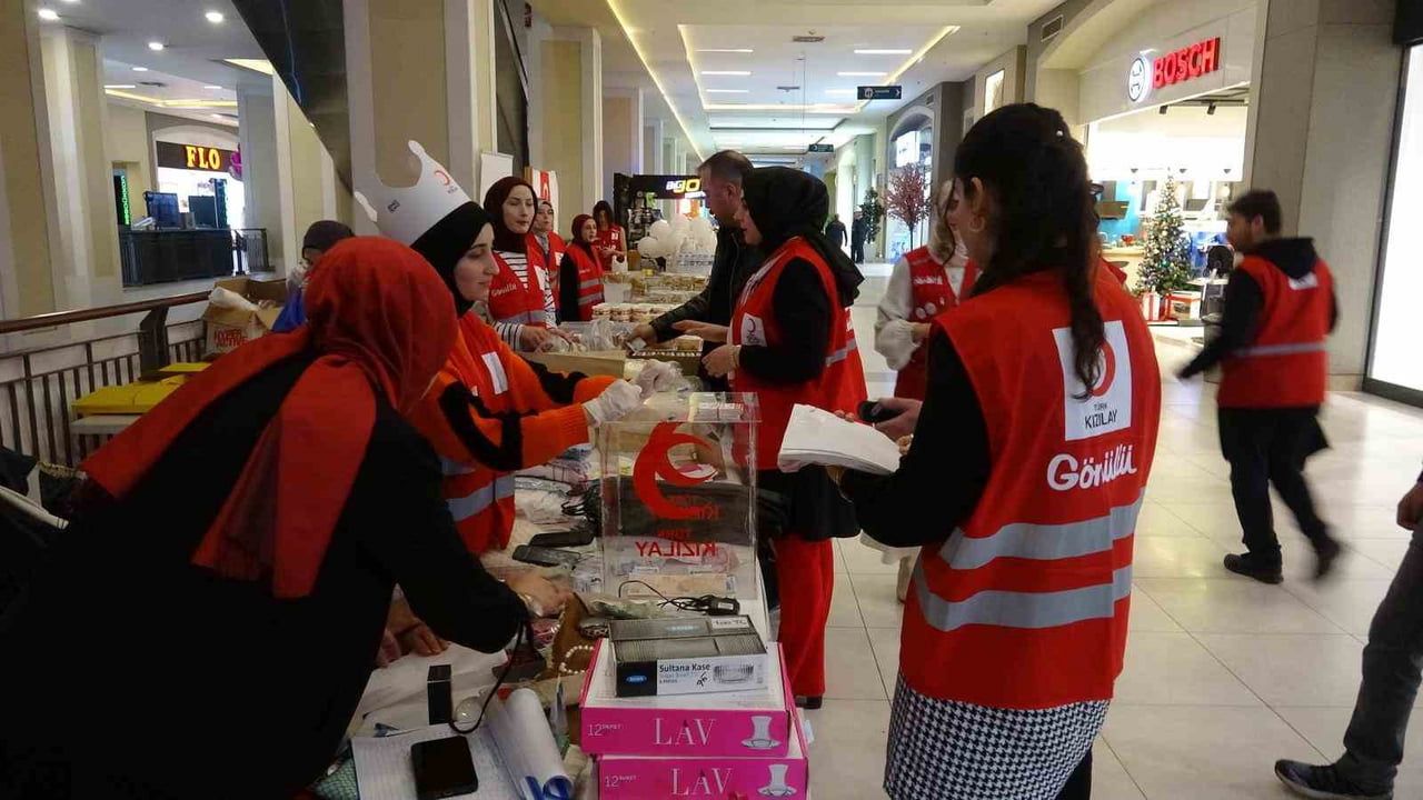 Erzurum Kızılay Kadın Kolları'ndan Hayır Çarşısı