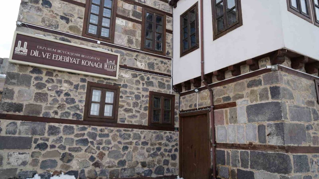 Erzurum'un Kitap Kurdu Ev Hanımları