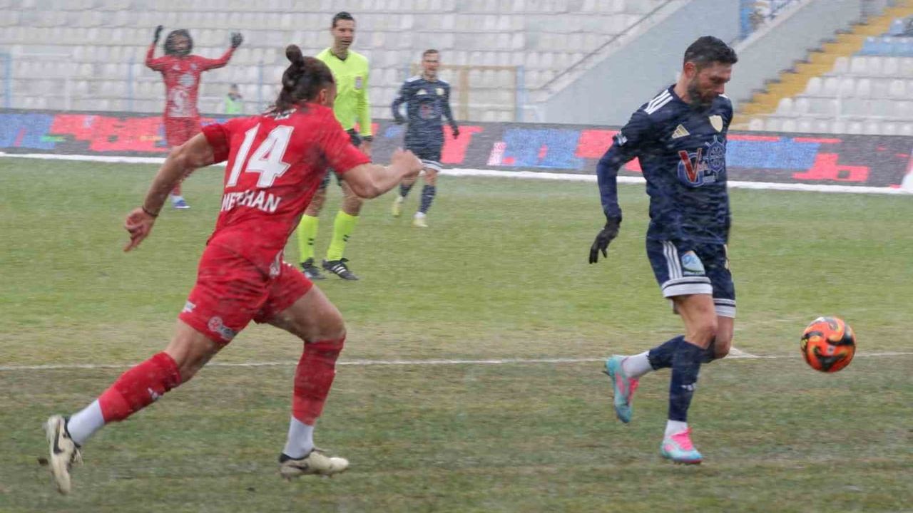 Erzurumspor FK Domine Ederek Sarıyer'i 4-0 Yendi