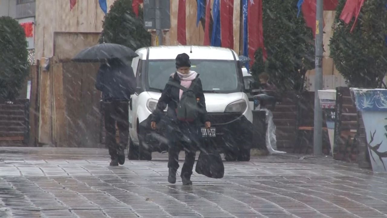 Esenler'de Etkili Kar Yağışı