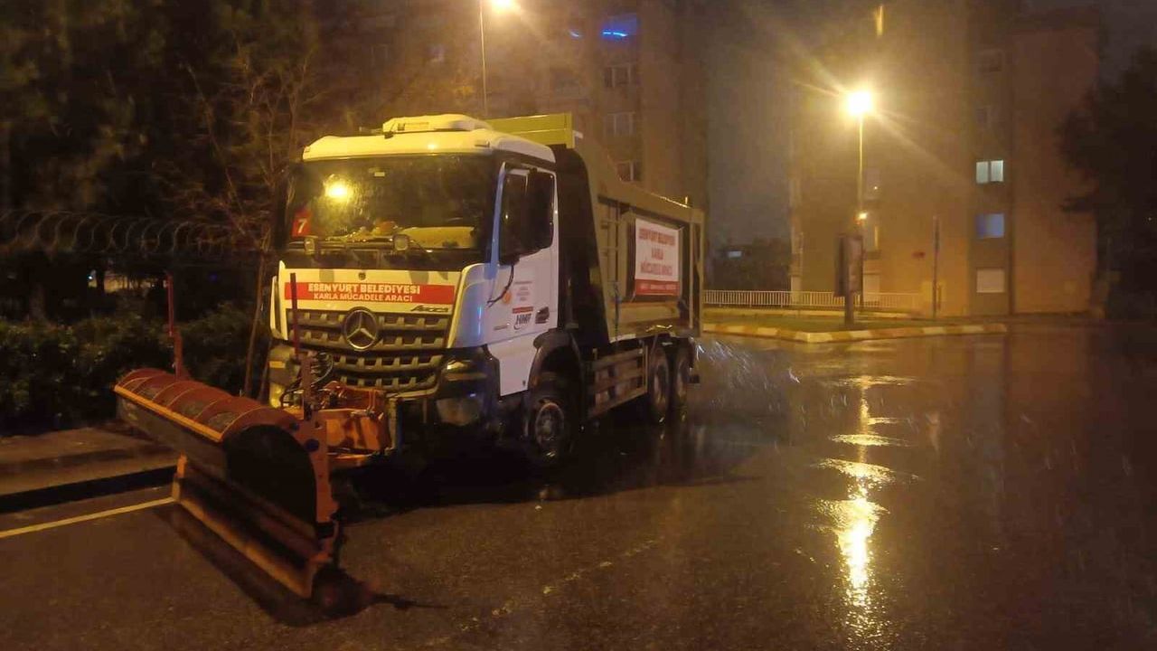 Esenyurt Belediyesi Hava Şartlarına Karşı 7/24 Görevde