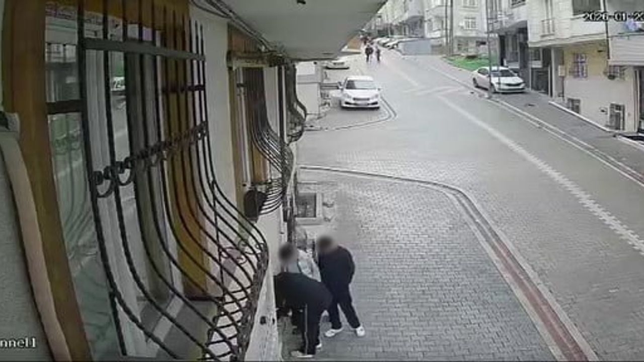 Esenyurt'ta Çanta Skandalı: Gençler Çaldıkları Parayı Sosyal Medyada Görünce İade Etti