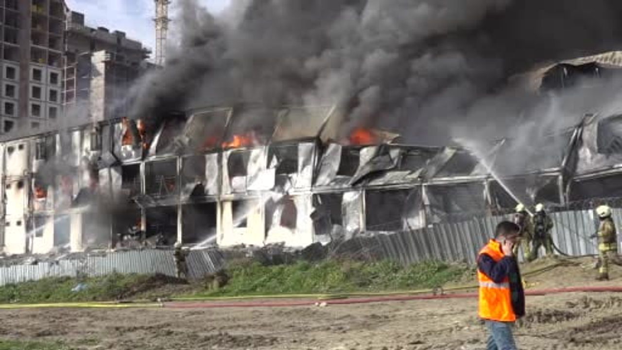 Esenyurt'ta İnşaat Alanında Yangın Çıktı