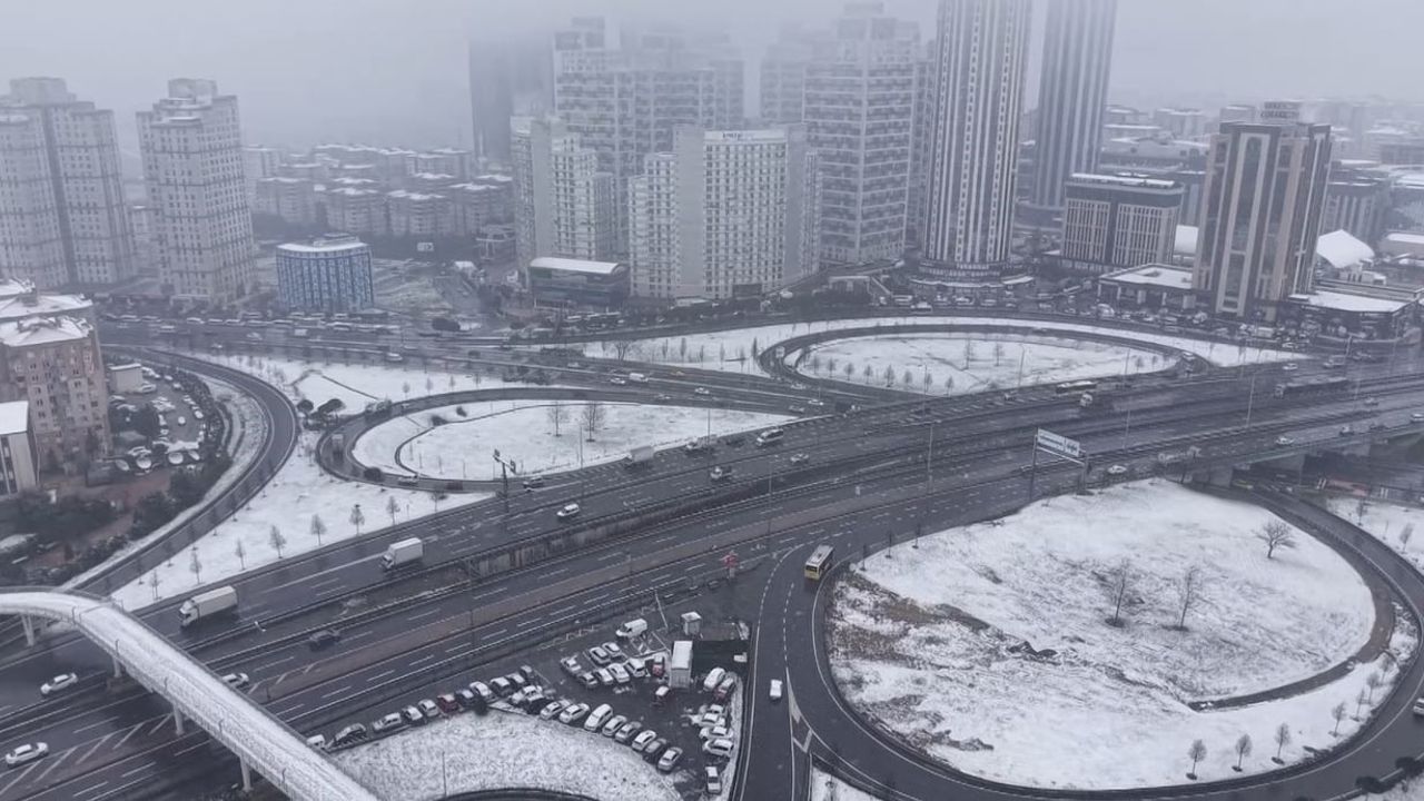 Esenyurt'ta Kar Manzarası