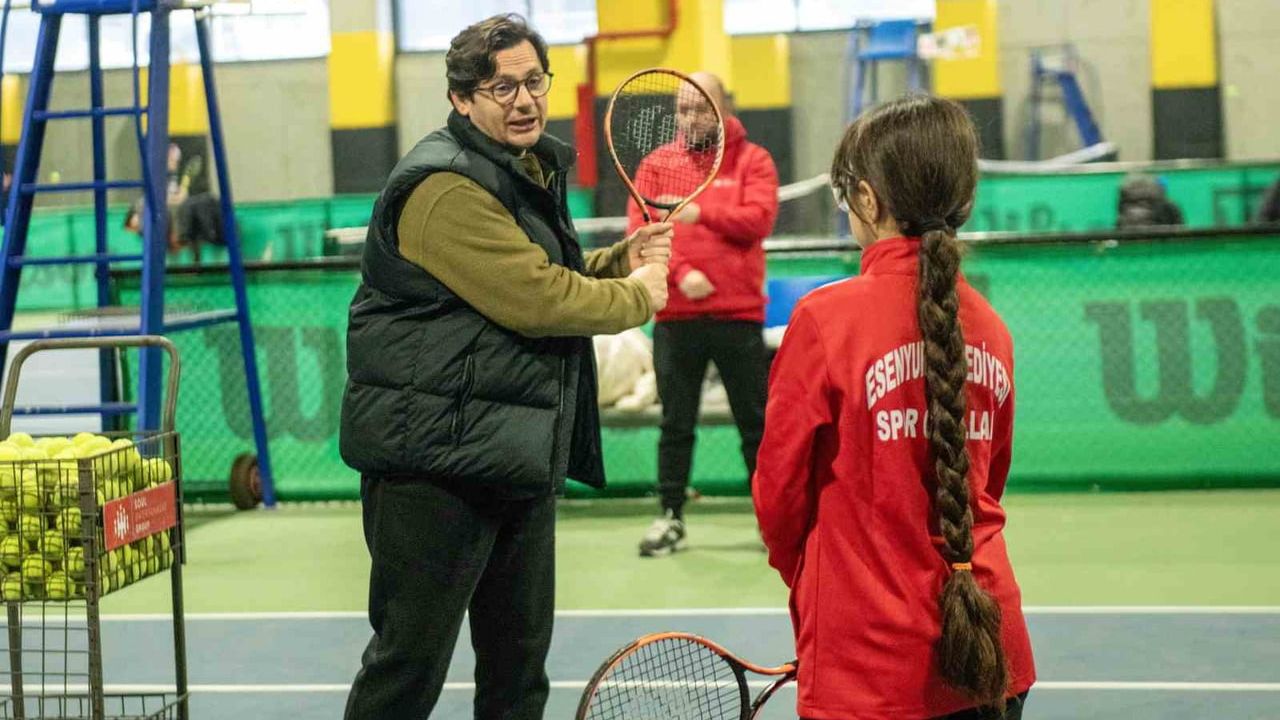 Esenyurtlu Öğrenciler Tenis Akademisini Ziyaret Etti