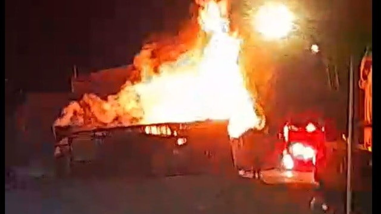 Eskişehir’de Ahşap Depoda Çıkan Yangın Kontrol Altına Alındı