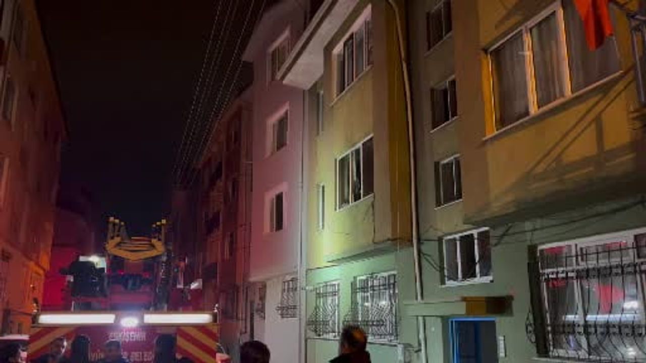 Eskişehir'de Apartman Yangını: Aile Kurtuldu
