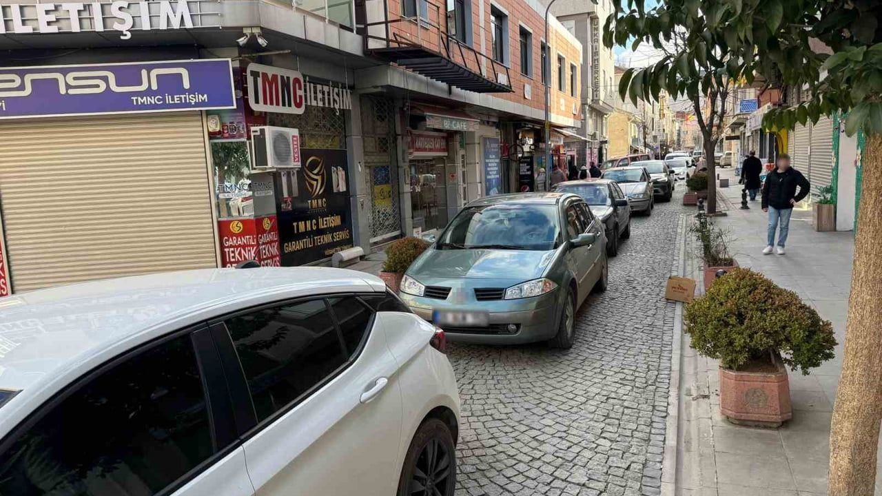 Eskişehir'de Hatalı Park Trafiği Olumsuz Etkiledi