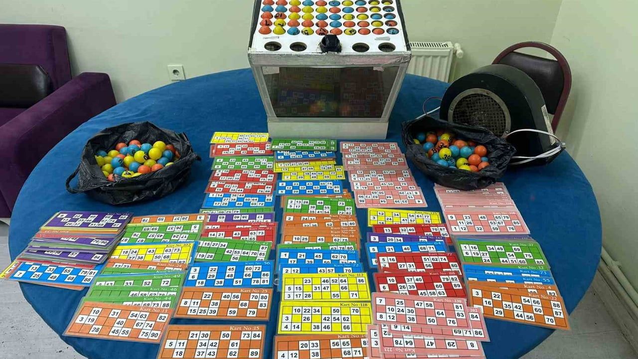 Eskişehir'de Kumar Operasyonu: Polis Çatıdan Kaçmaya Çalışanları Yakalandı