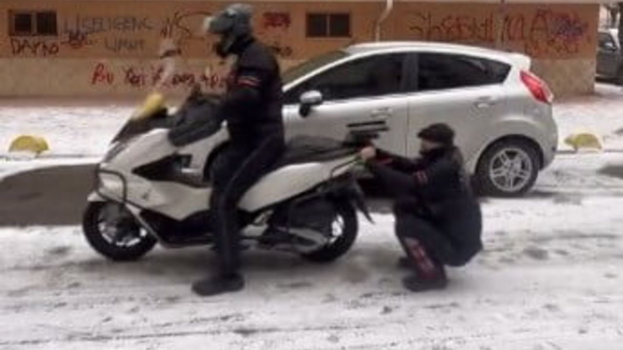 Eskişehir'de Kurye Kayma Keyfi