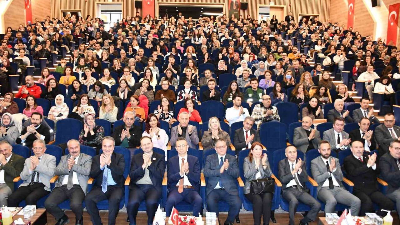 Eskişehir'de Rehber Öğretmenler Zirvesi Düzenlendi