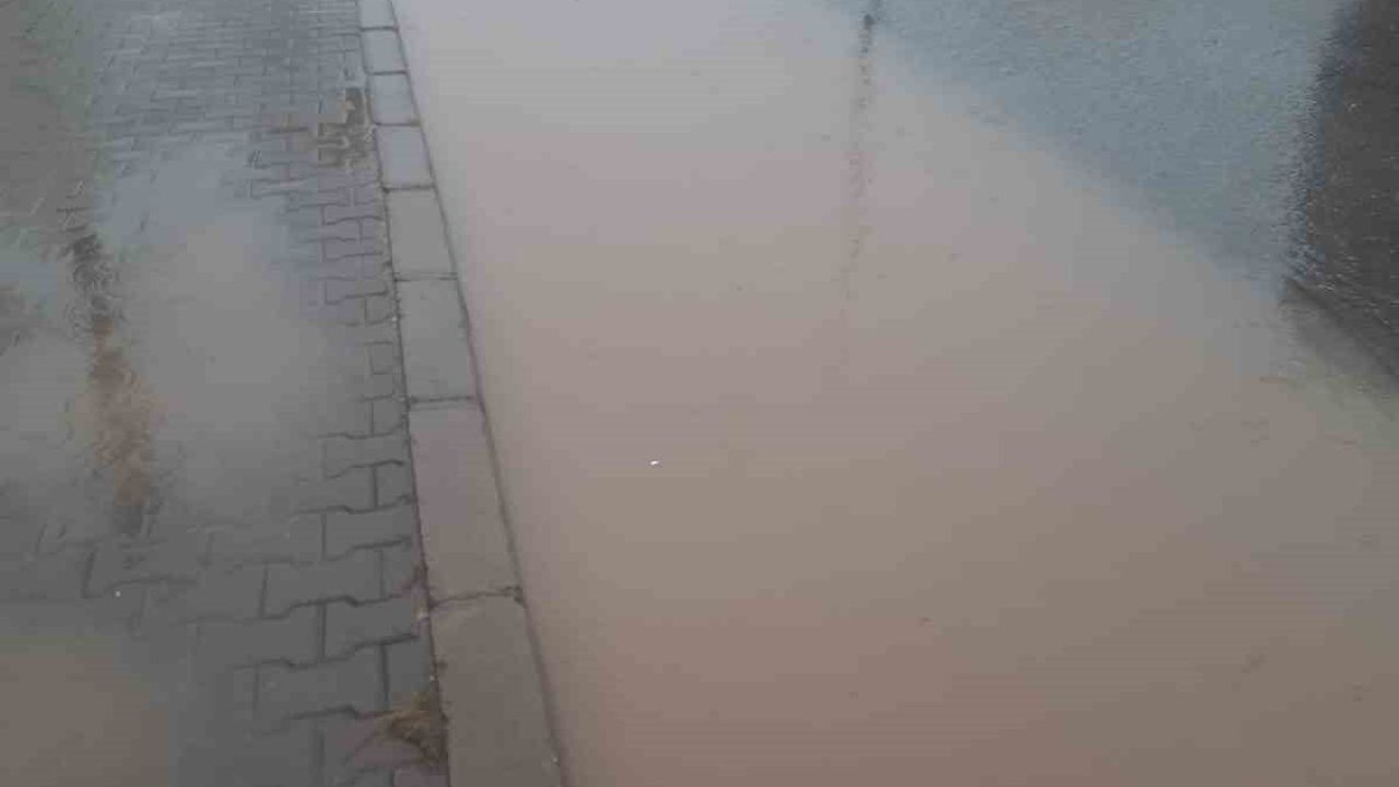 Eskişehir'de Sağanak Yağış Hayatı Olumsuz Etkiledi