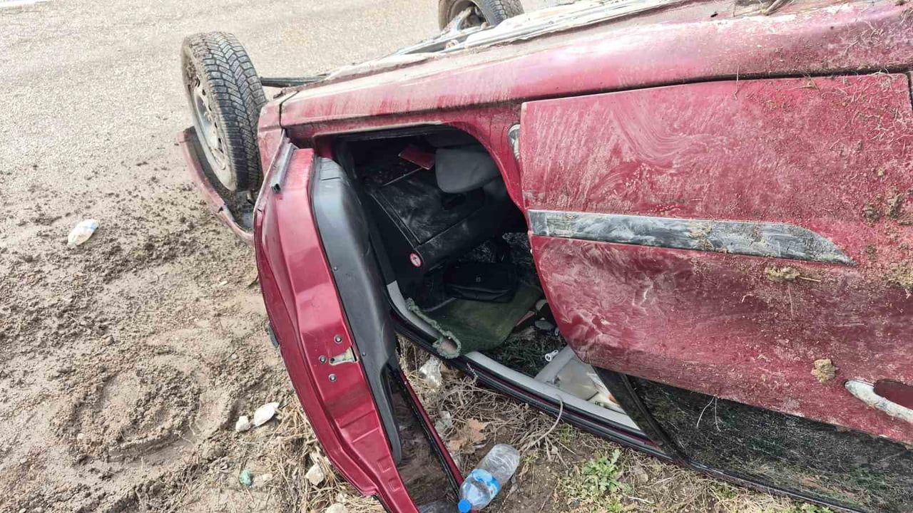 Eskişehir'de Yağış Sonrası Otomobil Takla Attı