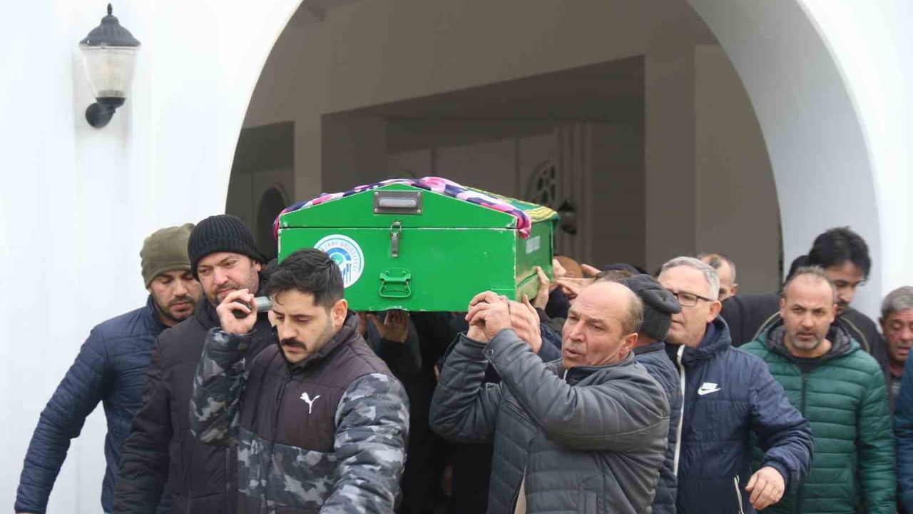 Eskişehir'deki Feci Kaza: 14 Yaşındaki Ayşegül Seliti'nin Cenaze Töreni Düzenlendi