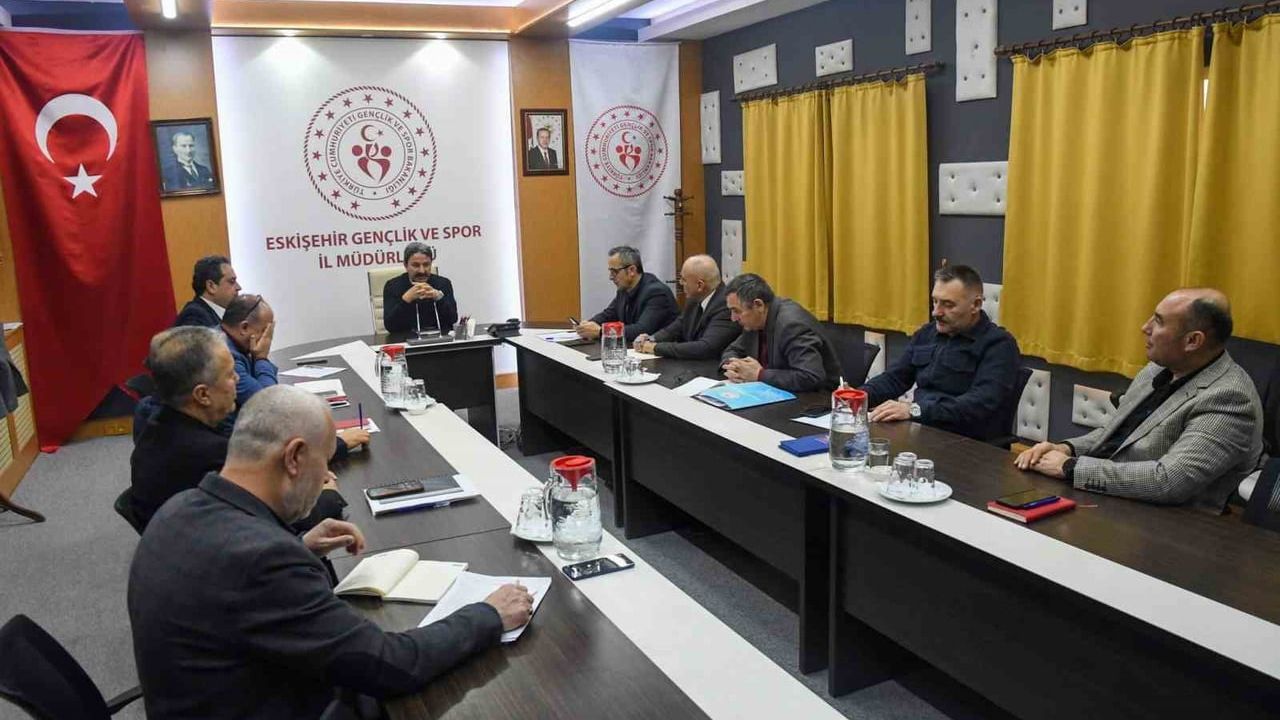 Eskişehir Gençlik ve Spor İl Müdürlüğü'nde Değerlendirme Toplantısı