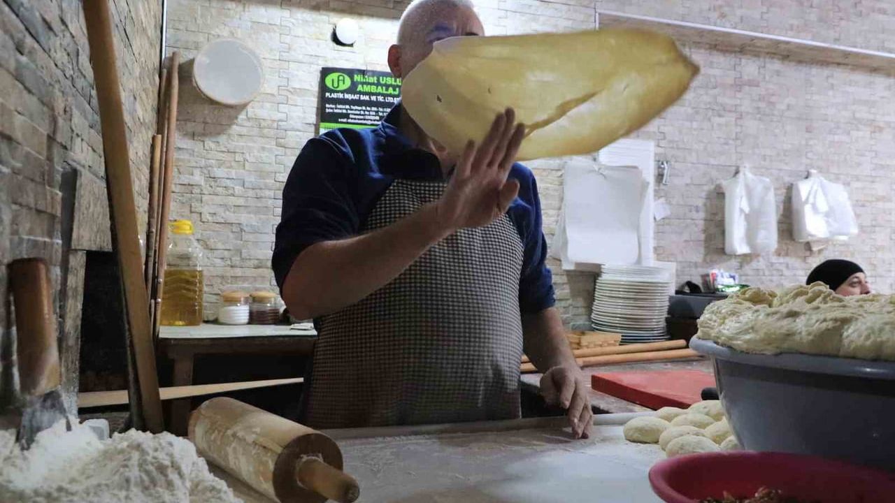 Eskişehir'in Klasik Köz Geleneği: 35 Yıldır Sıcak Pide Tüketimi