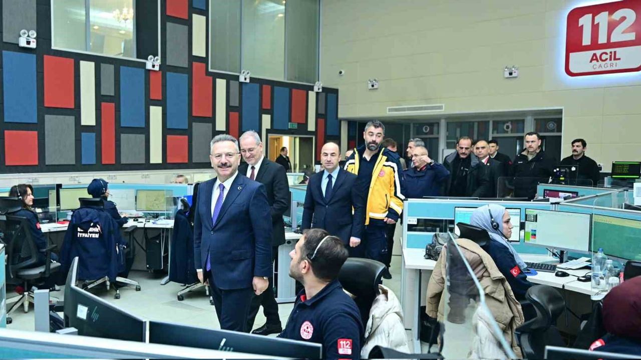 Eskişehir Valisi Aksoy, 112 Acil Çağrı Merkezi Personelini Ziyaret Etti