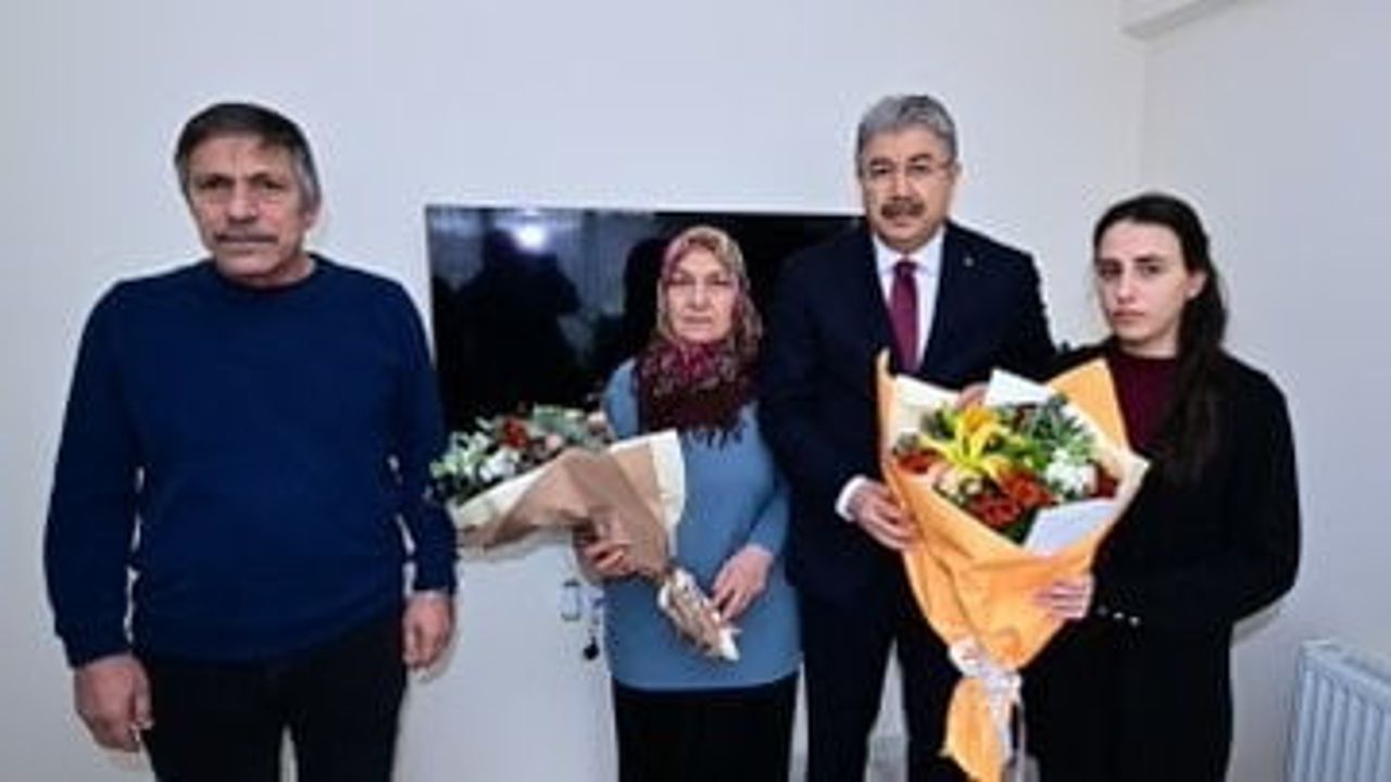 Eskişehir Valisi Dr. Erdinç Yılmaz, Şehit Ailesini Ziyaret Etti