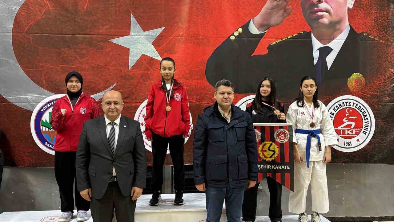Eskişehirli Sporcular Sakarya'da Madalya Kazandı