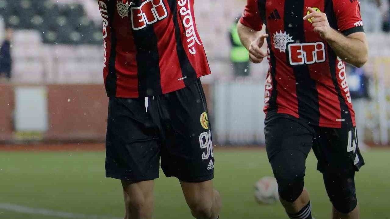 Eskişehirspor, İzmir Çoruhlu'yu 5-1 Geçti