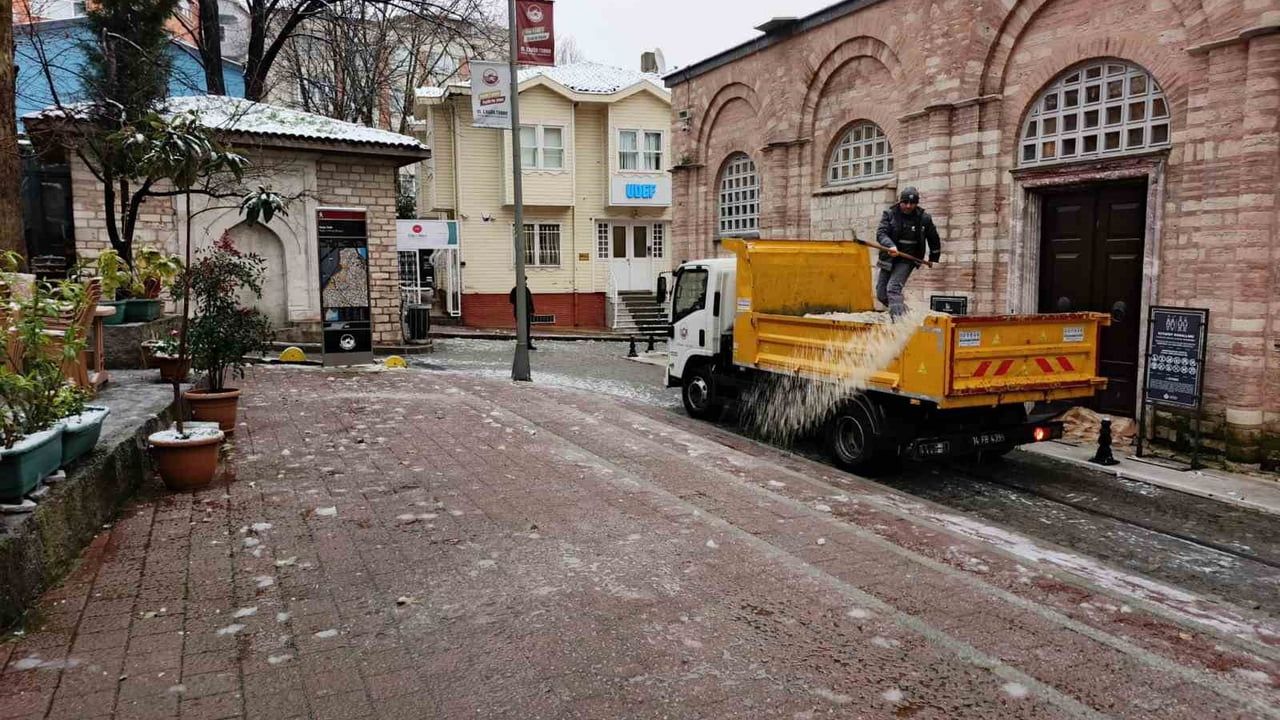 Fatih Belediyesi Kış Çalışmalarını Aralıksız Sürdürüyor
