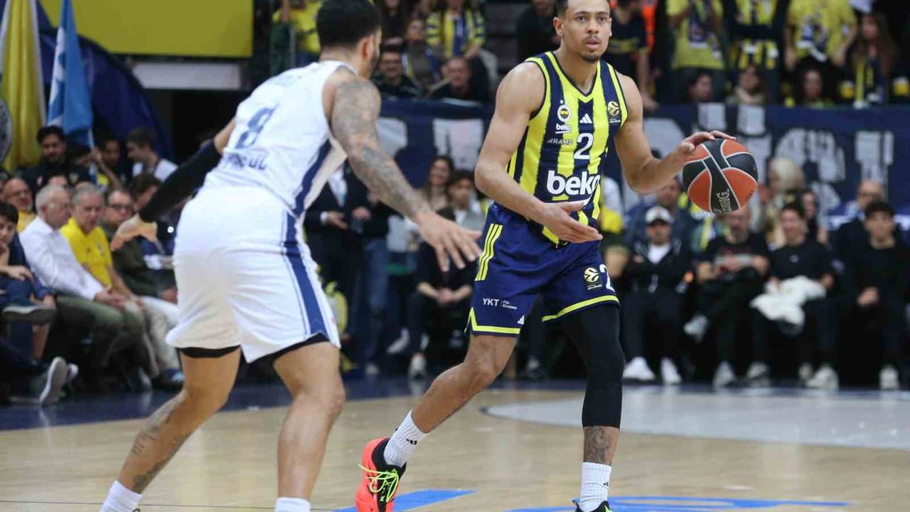 Fenerbahçe Beko, Anadolu Efes'i 79-62 Yenerek 17. Galibiyetini Aldı