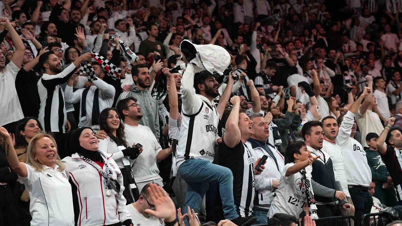 Fenerbahçe, Beşiktaş'ı Deplasmanda Yenerek Rahat Bir Galibiyet Aldı