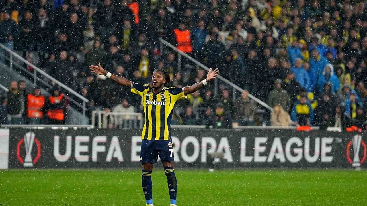 Fenerbahçe, UEFA Avrupa Ligi'nde Aston Villa'ya Evinde Kaybetti