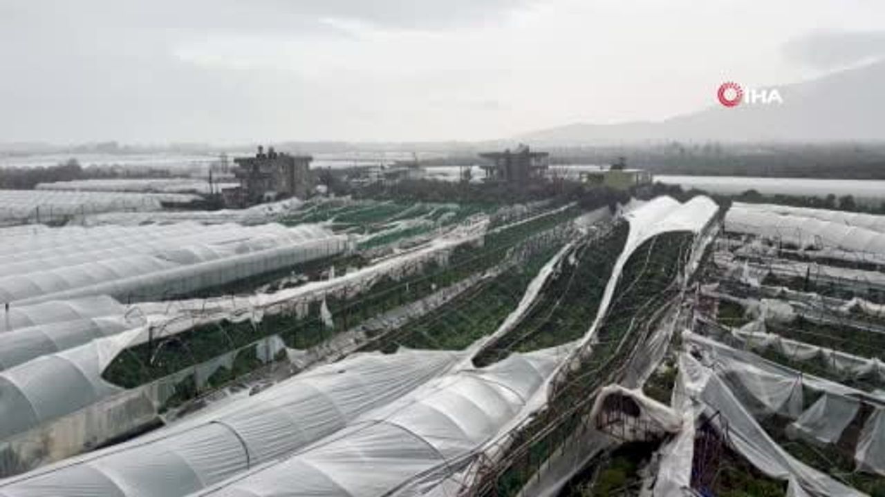 Finike'de Hortum Felaketi: Tarım Alanları Zarar Gördü