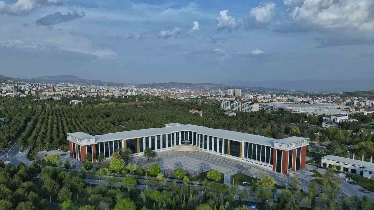 Fırat Üniversitesi Dünya Sıralamasında 972’nci Oldu