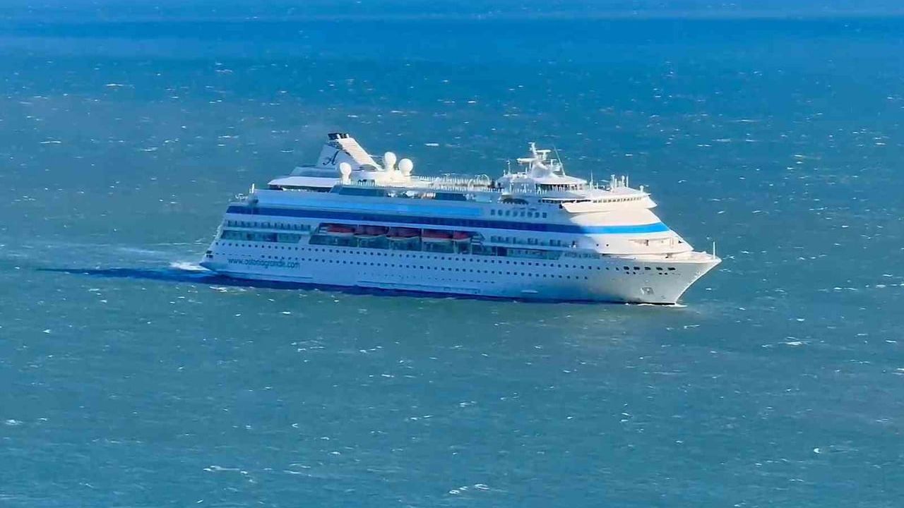 Fırtına nedeniyle kruvaziyer gemi Amasra Limanı'na yanaşamadı