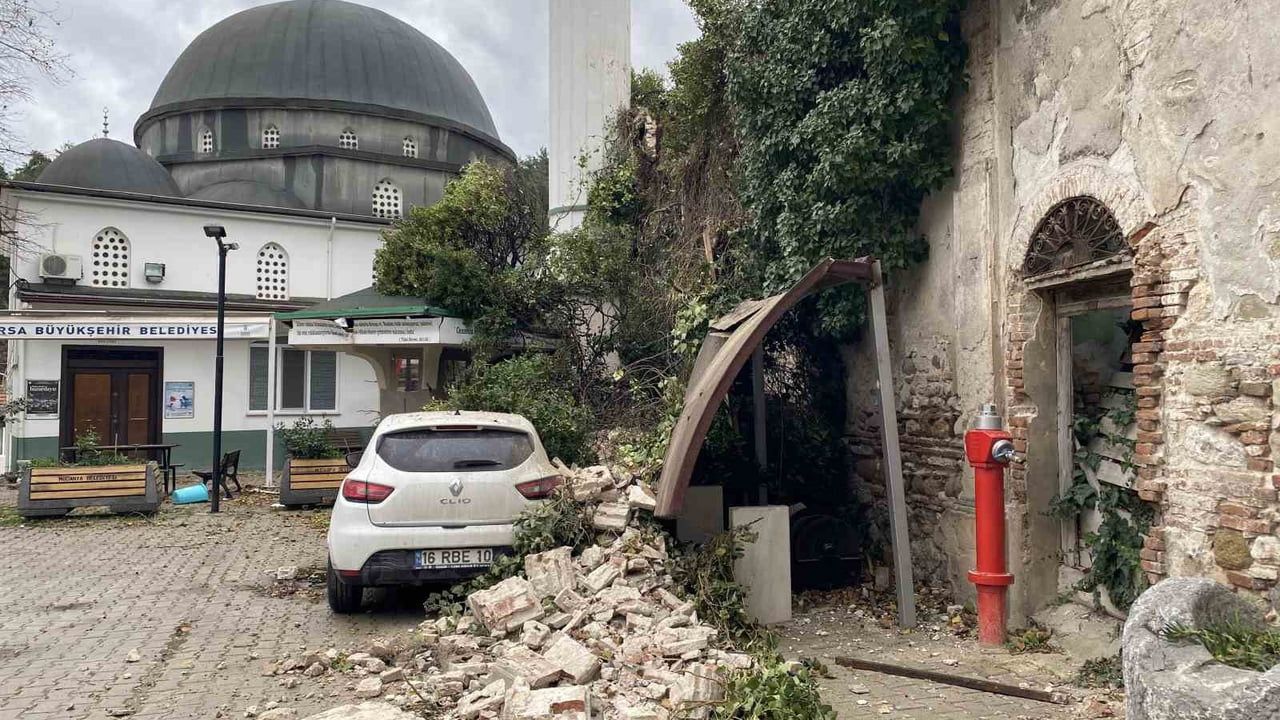 Fırtına Tarihi Aydınpınar Kilisesi'ni Vurdu