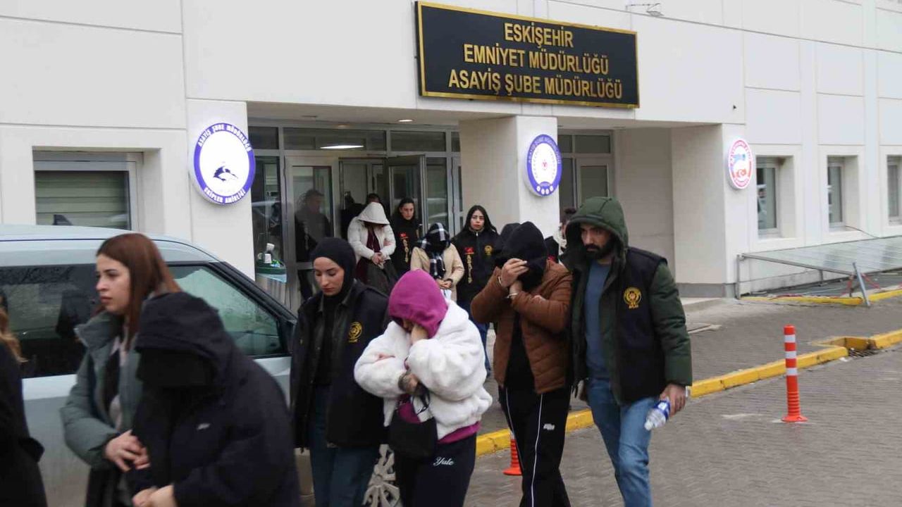 Fuhuş Operasyonu: 15 Kadın Kurtarıldı, 13 Şüpheli Yakalandı