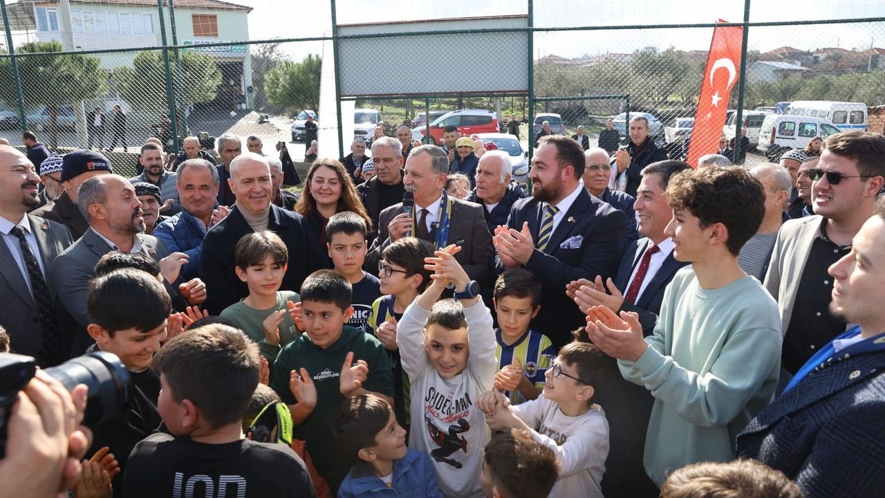 Galatasaraylı Başkan, Fenerbahçeli Çocukları Mutlu Etti