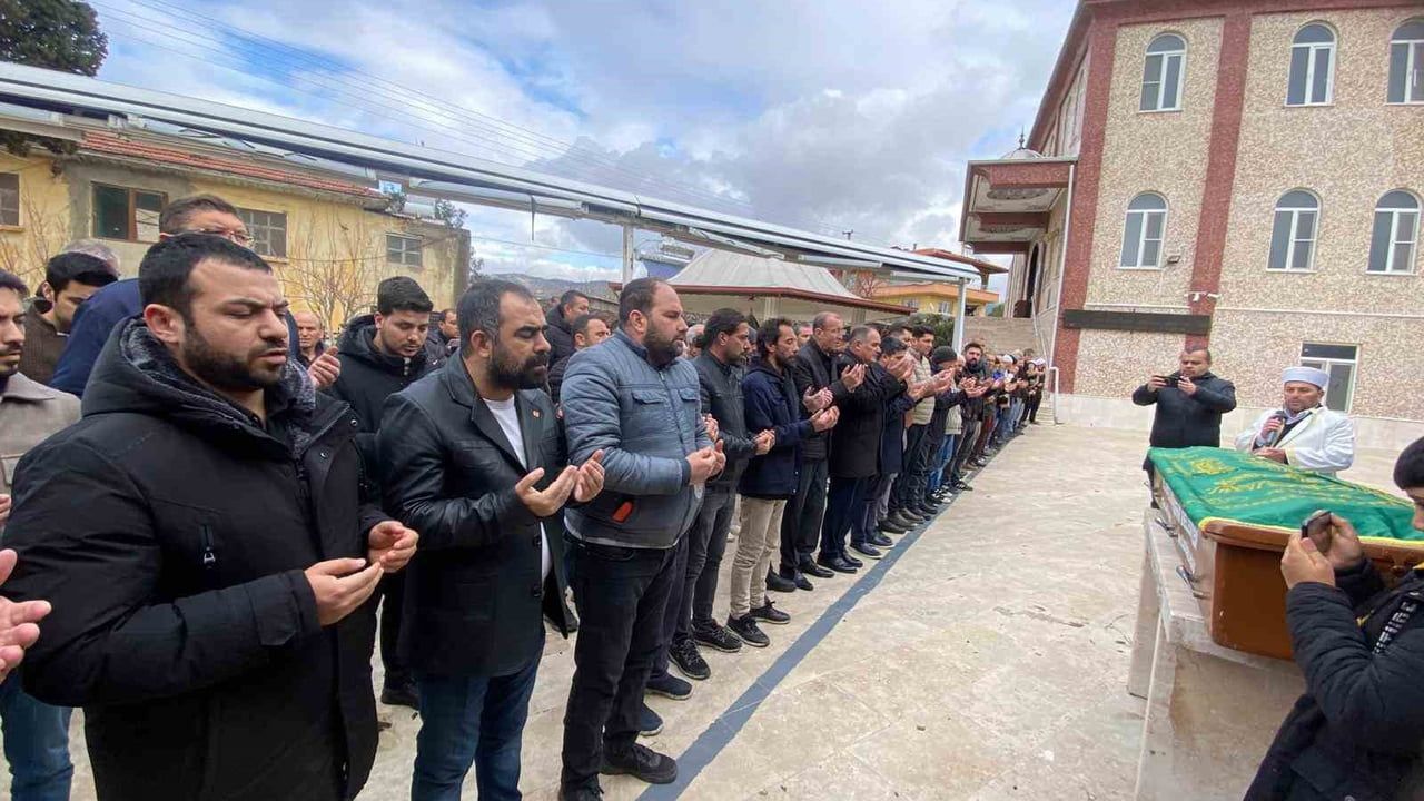 Gazeteci Mustafa Karapınar Baba Acısını Yaşıyor