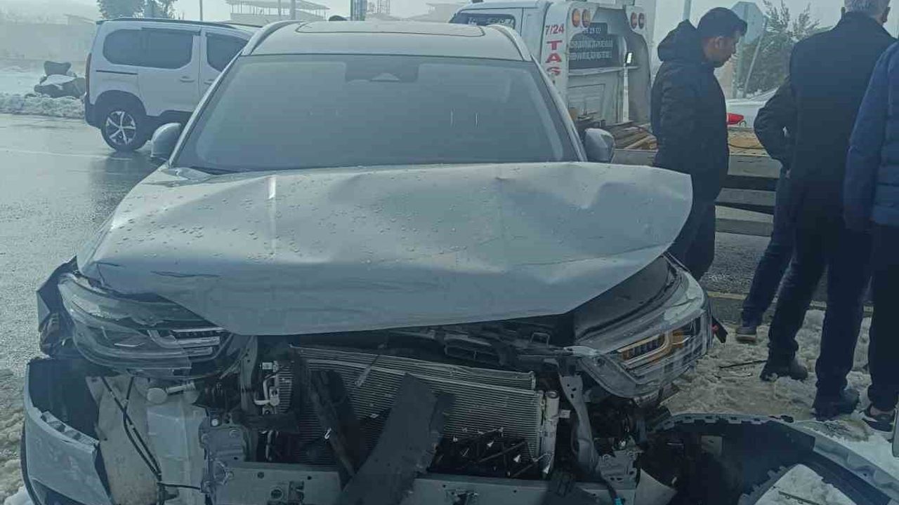 Gaziantep İslahiye'de Trafik Kazası: 3 Yaralı