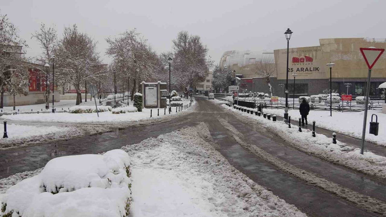 Gaziantep Kar Yağışıyla Boş Sokaklara Dönüştü