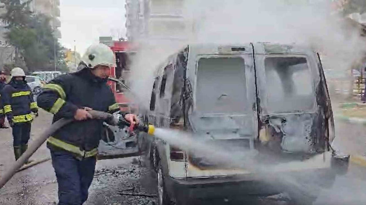 Gaziantep Nizip'te Ticari Araç Yangını