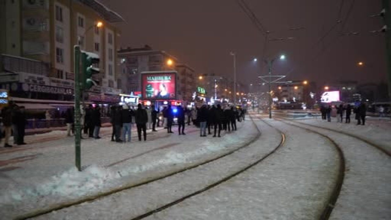 Gaziantep’te 2026 Yılı Kar Yağışı Eşliğinde Coşkuyla Karşılandı