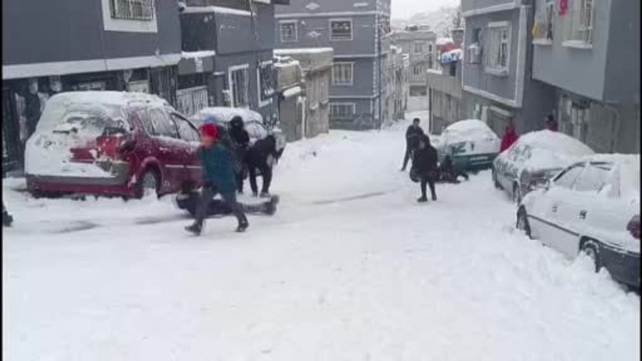 Gaziantep'te Çocukların Kar Eğlencesi