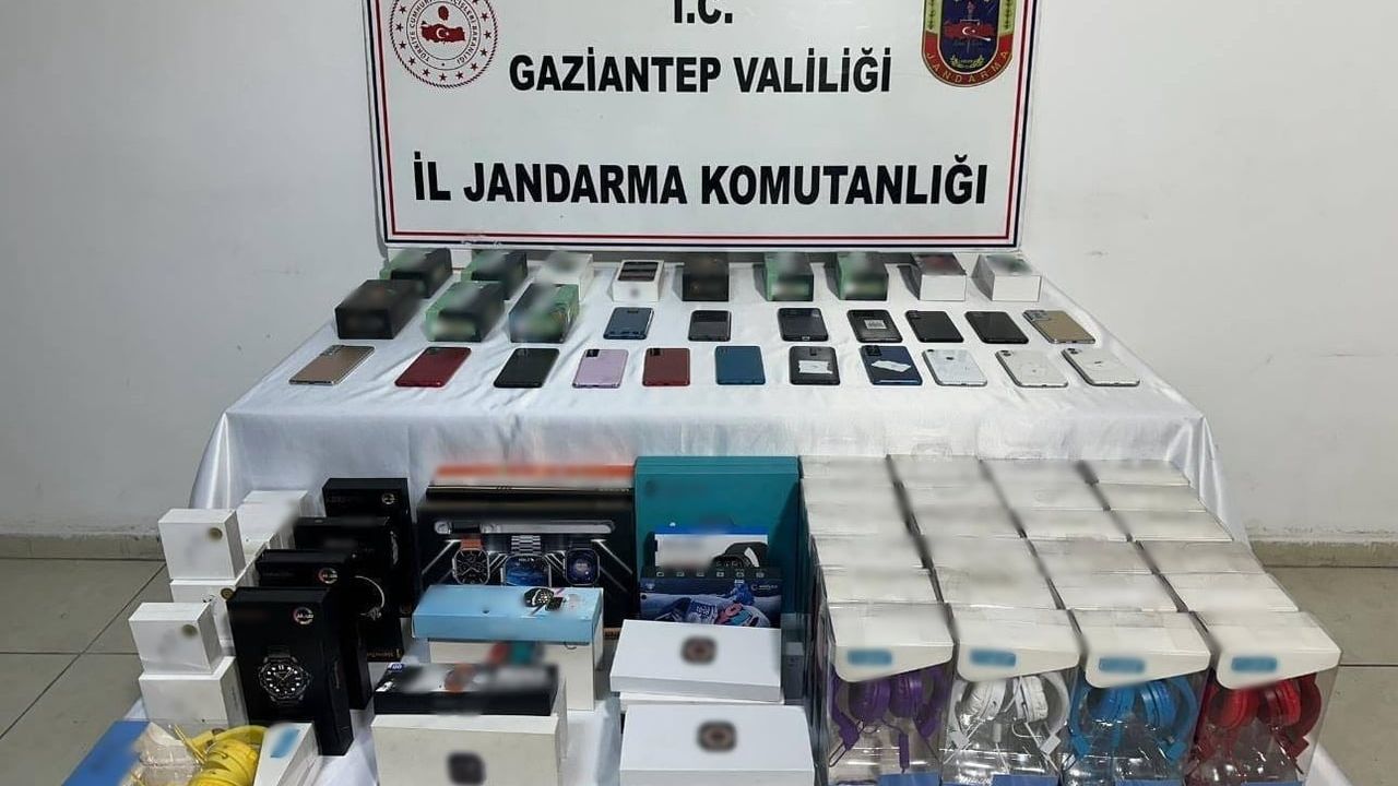 Gaziantep'te Kaçak Elektronik Eşya Operasyonu: 1.8 Milyon TL Değerinde Malzeme Ele Geçirildi