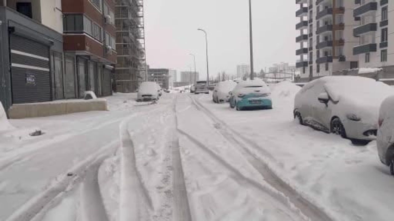 Gaziantep'te Kar Yağışı Etkili Olmaya Devam Ediyor