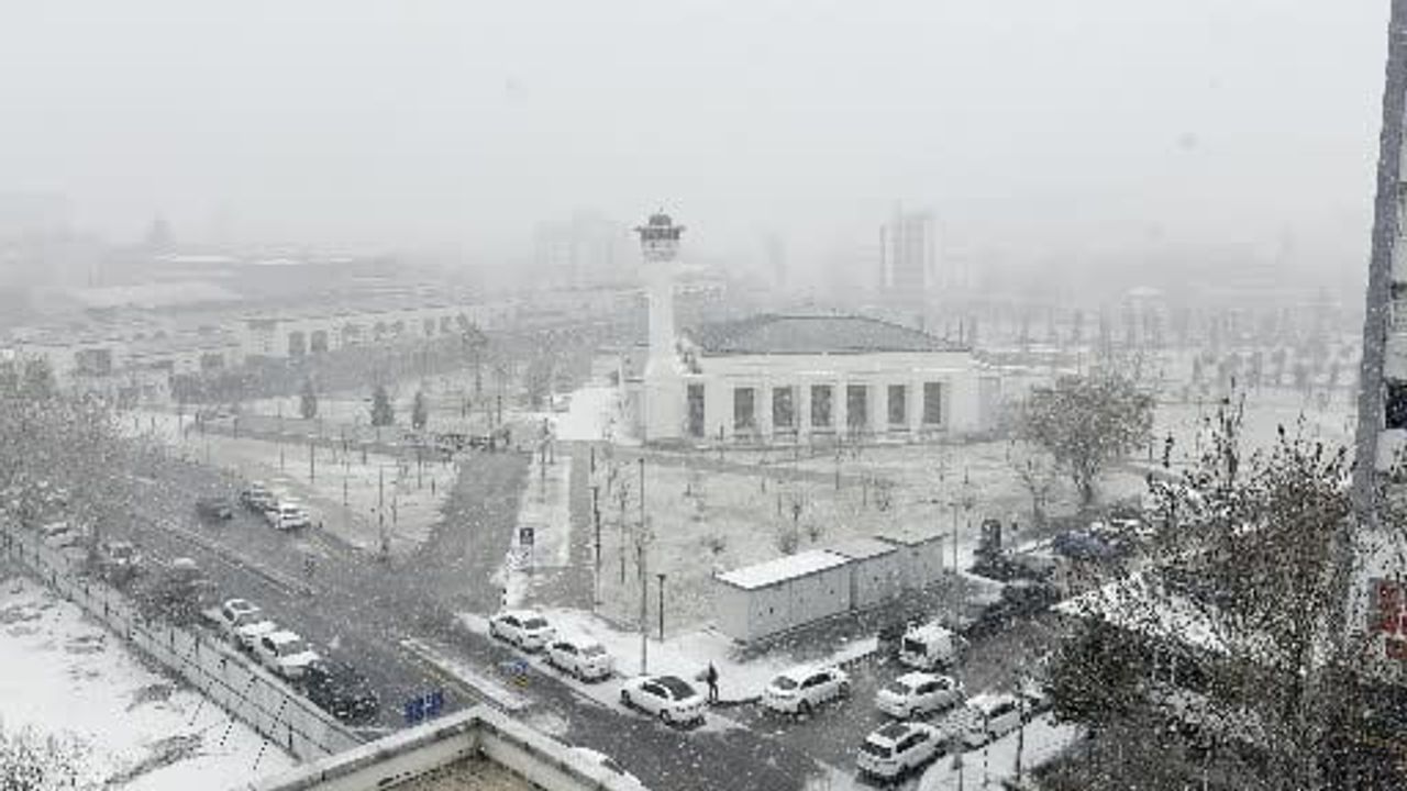 Gaziantep'te Kar Yağışı Etkisini Artırıyor