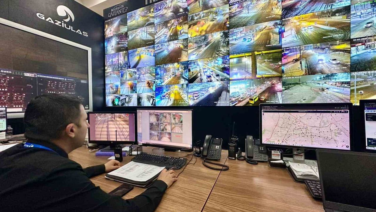 Gaziantep'te Karla Mücadele Çalışmaları Sürüyor