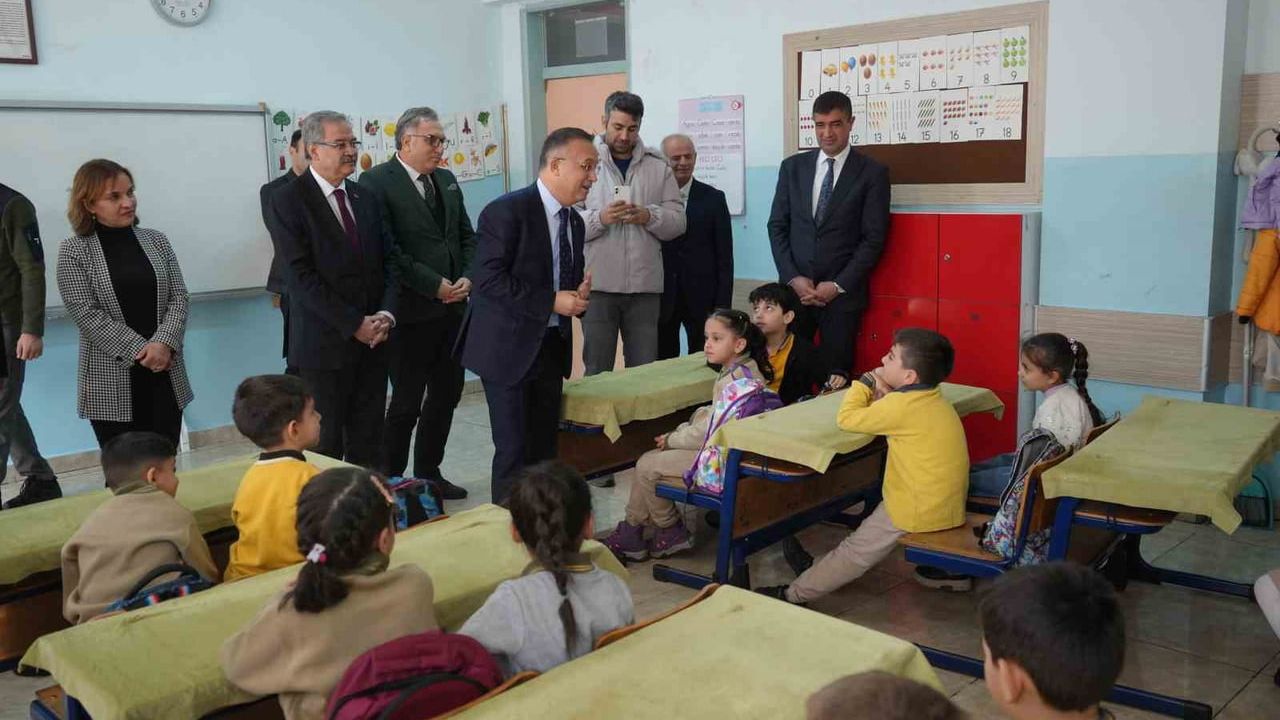 Gaziantep'te Karneler Dağıtıldı: 690 Bin Öğrenci Bayram Sevinci Yaşadı