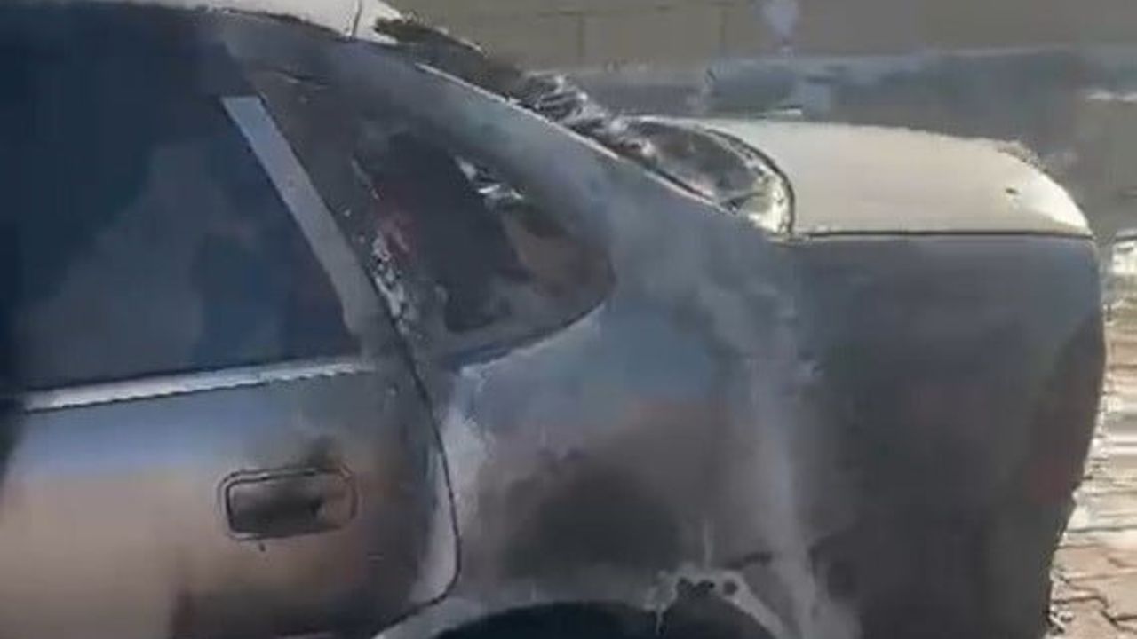 Gaziantep'te Park Halindeki Araç Kundaklandı